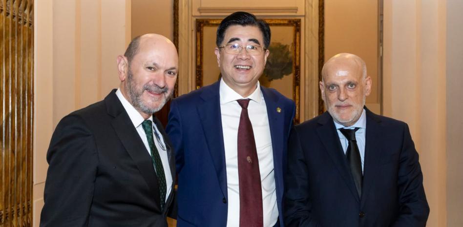 开云官方网站-特瓦斯：中国队有望未来跻身世界前十，但需要中超更具竞争力